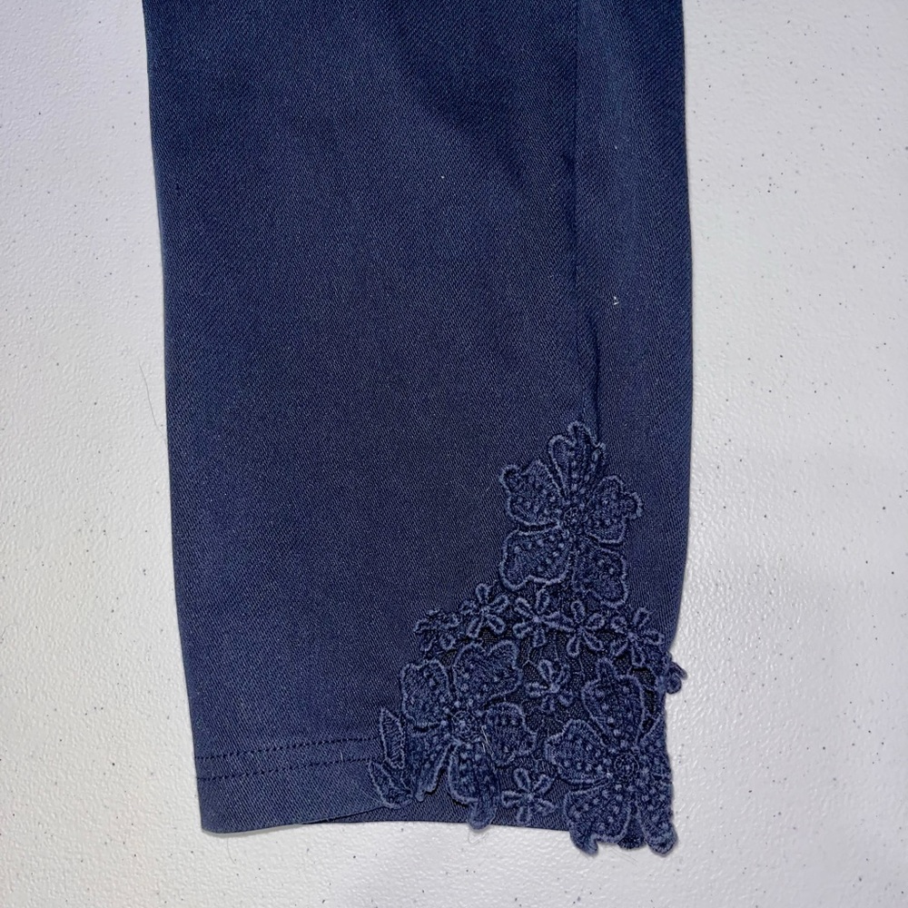 💙 Utopia Floral Embroidered Pants Capri